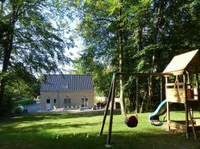 Gîte Bois Joli basse énergie confortable - pour familles avec enfants, gd jardin, jeux pour tous
